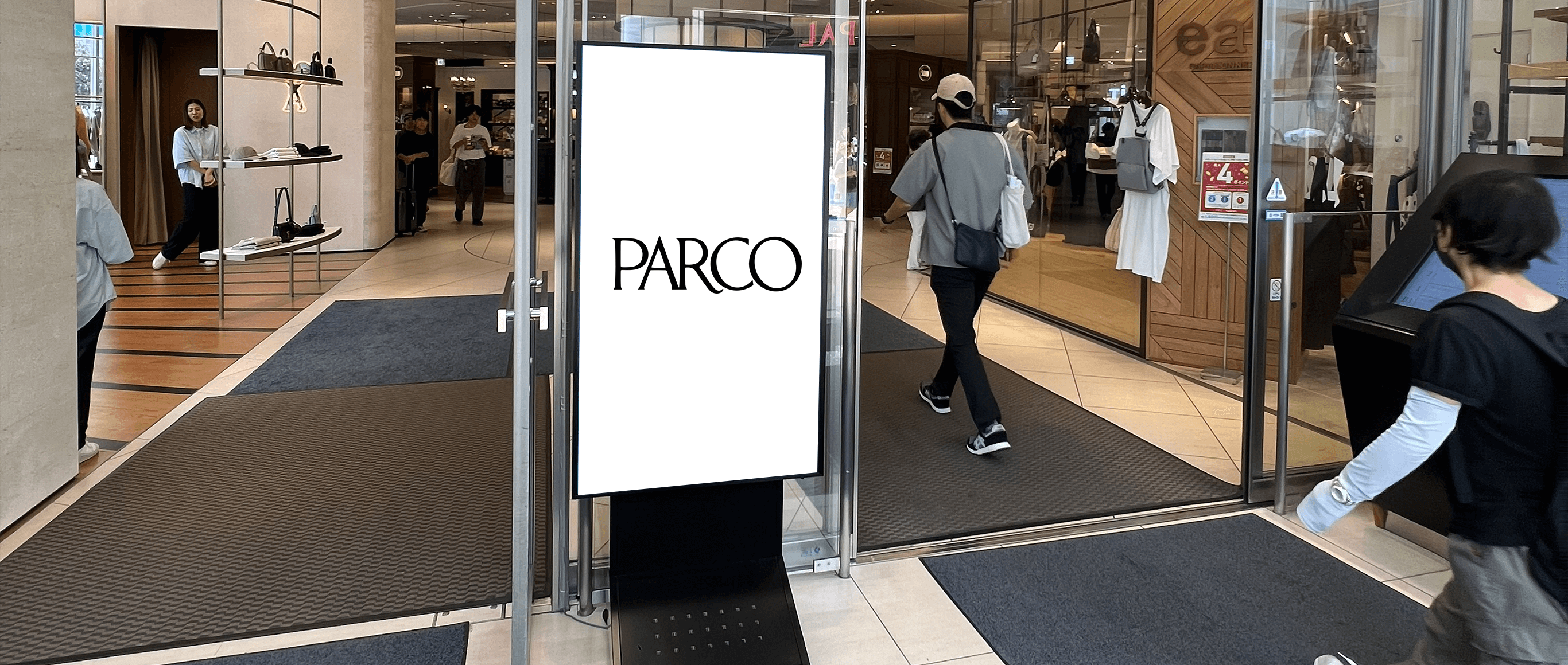 仙台PARCO 本館出入口デジタルサイネージ